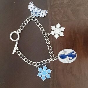 Little girl's princess bracelet